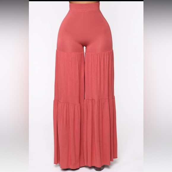 Ruffle Set - Picture 3 of 4